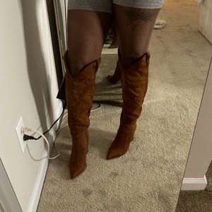 Knee boots